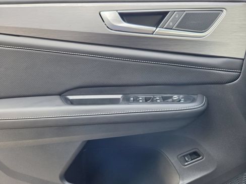 New 2026 Volkswagen Atlas Cross Sport SE FWD image 19