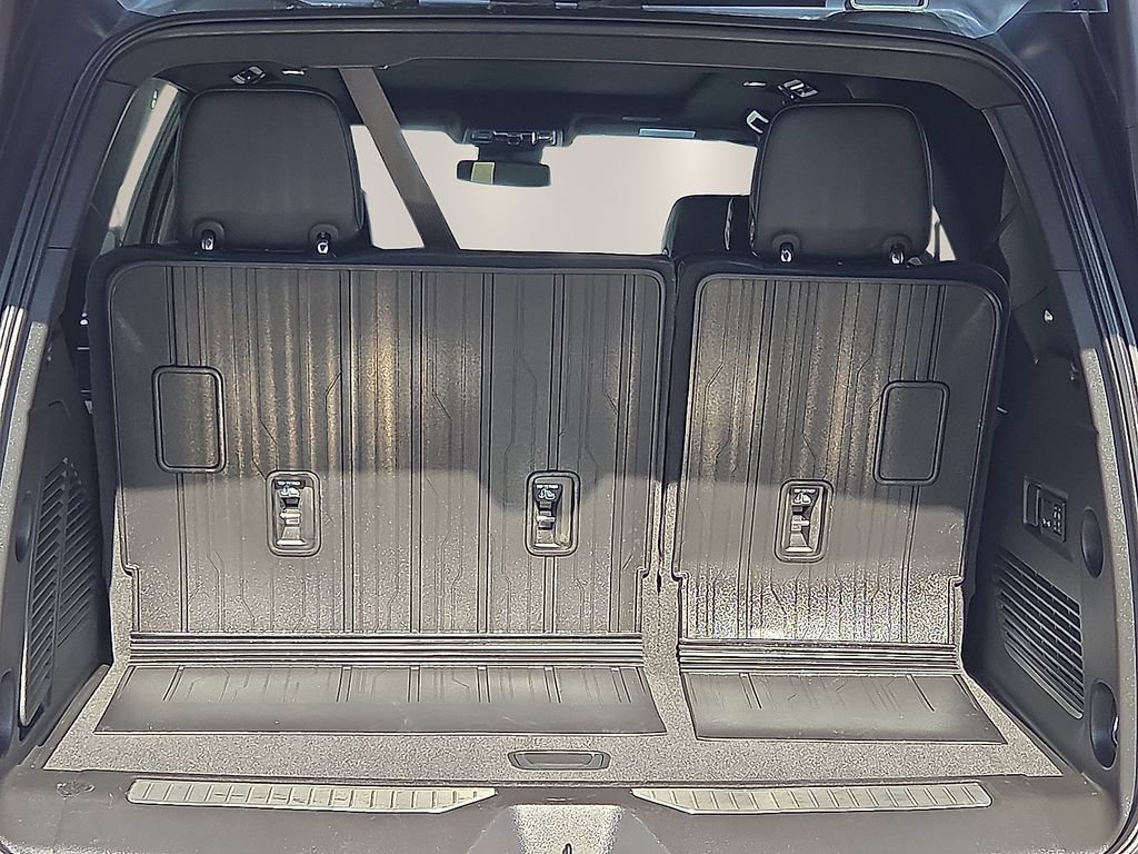 Used 2026 GMC Yukon Denali w/ Sun & Power Step Package AWD/4WD image 9
