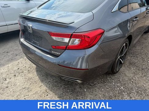 Used 2018 Honda Accord Sport image 2