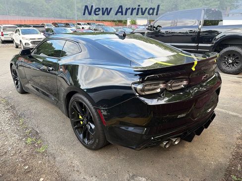 Used 2021 Chevrolet Camaro SS RWD image 9