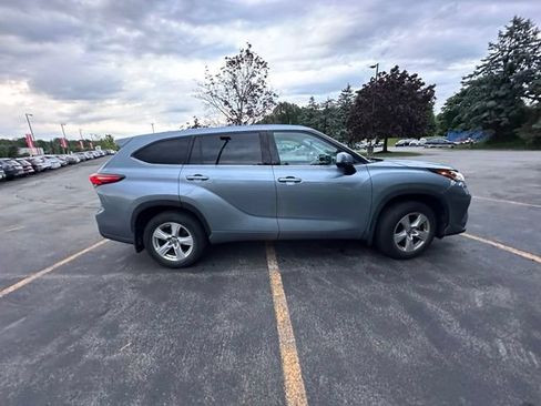 Used 2020 Toyota Highlander LE AWD/4WD image 2