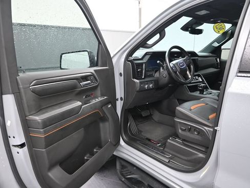 Used 2024 GMC Sierra 1500 AT4 w/ Technology Package AWD/4WD image 12
