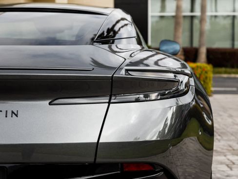 Used 2024 Aston Martin DB12 image 28