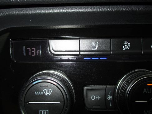 Used 2022 Volkswagen Taos SEL image 37