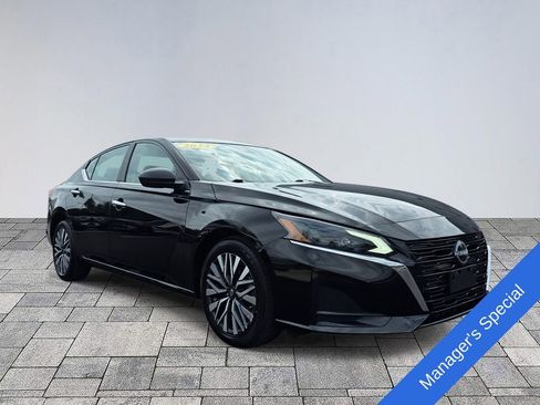 Used 2024 Nissan Altima 2.5 SV AWD/4WD image 1