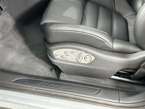 Certified 2025 Porsche Macan image 34