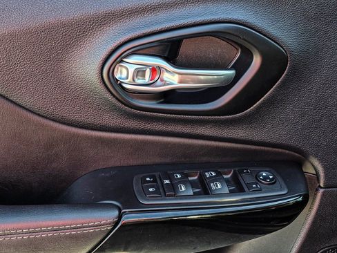 Used 2023 Jeep Cherokee Altitude Lux image 13