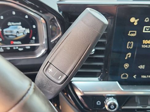Used 2023 GMC Sierra 1500 SLT AWD/4WD image 18