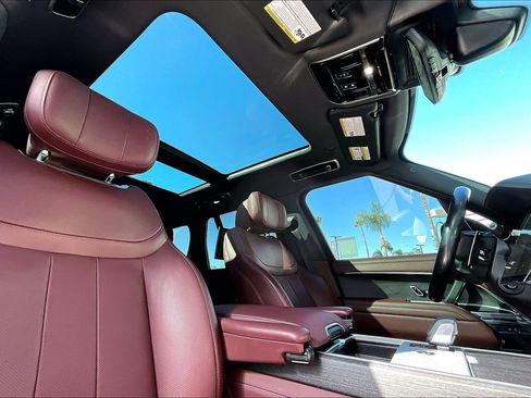 Used 2025 Land Rover Range Rover Autobiography image 21