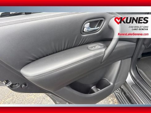 Used 2022 Nissan Armada SV w/ SV Appearance Package AWD/4WD image 16