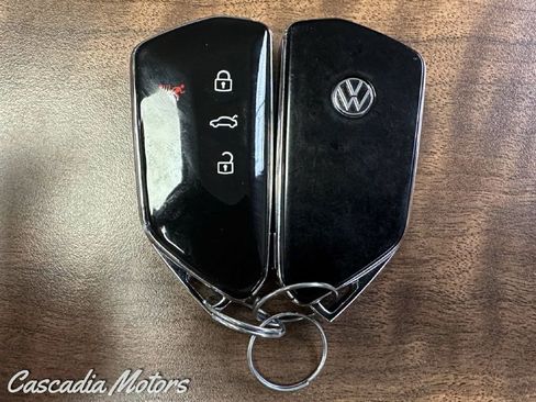 Used 2023 Volkswagen ID.4 Pro image 2