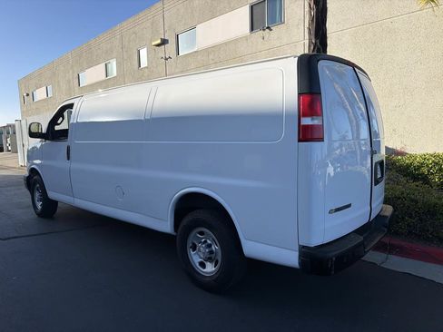 Used 2019 Chevrolet Express 2500 Extended w/ Communications Package RWD image 4