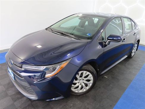 Used 2026 Toyota Corolla LE FWD image 4