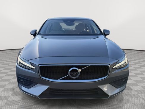 Used 2020 Volvo S60 T5 Momentum image 2