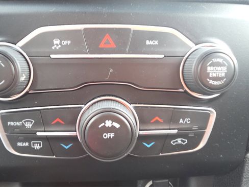 Used 2016 Dodge Charger SE image 29