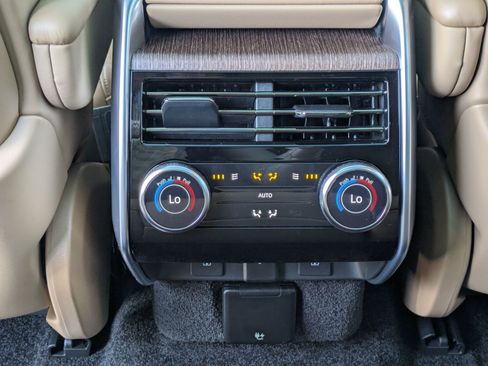 Certified 2025 Land Rover Range Rover SE image 25