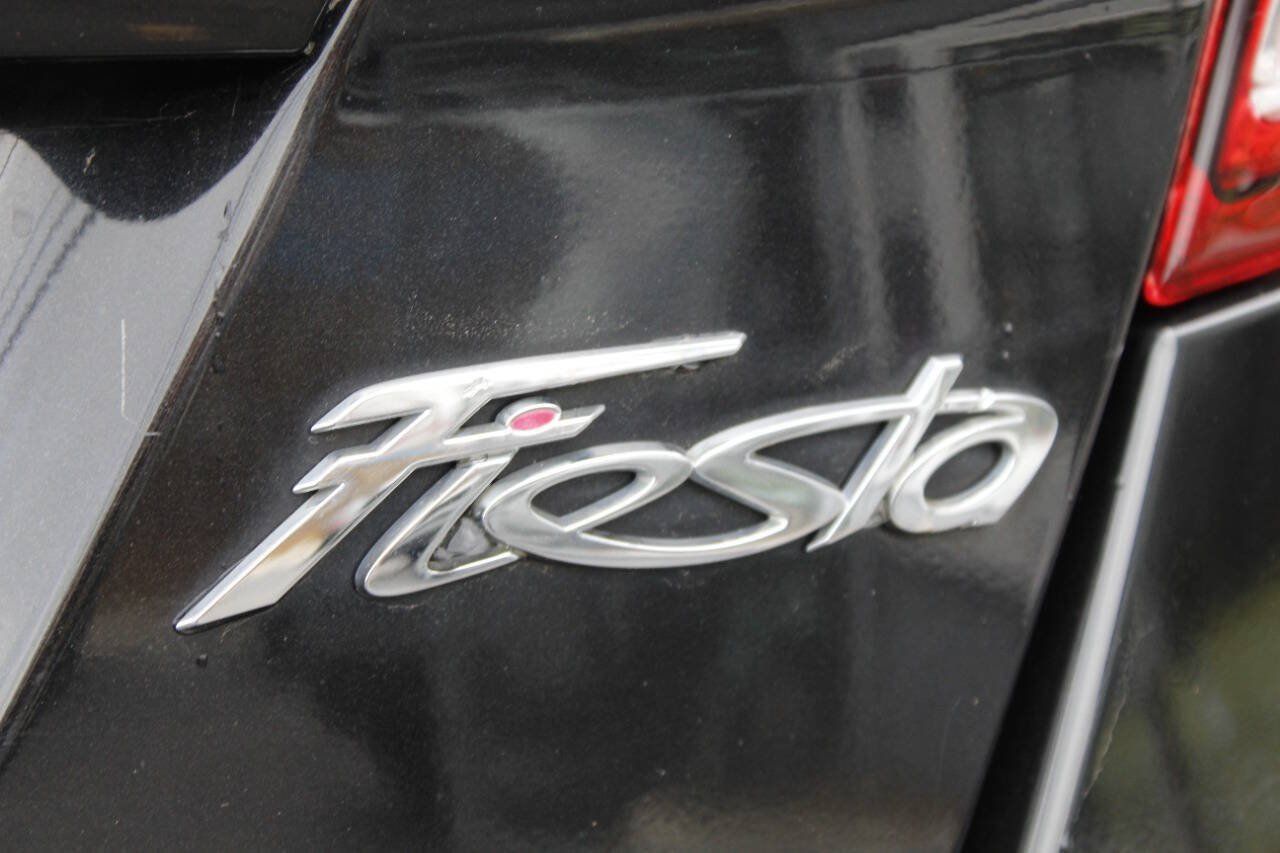 Used 2015 Ford Fiesta SE FWD image 25