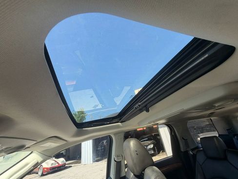 Used 2010 Saturn Outlook XR FWD image 23
