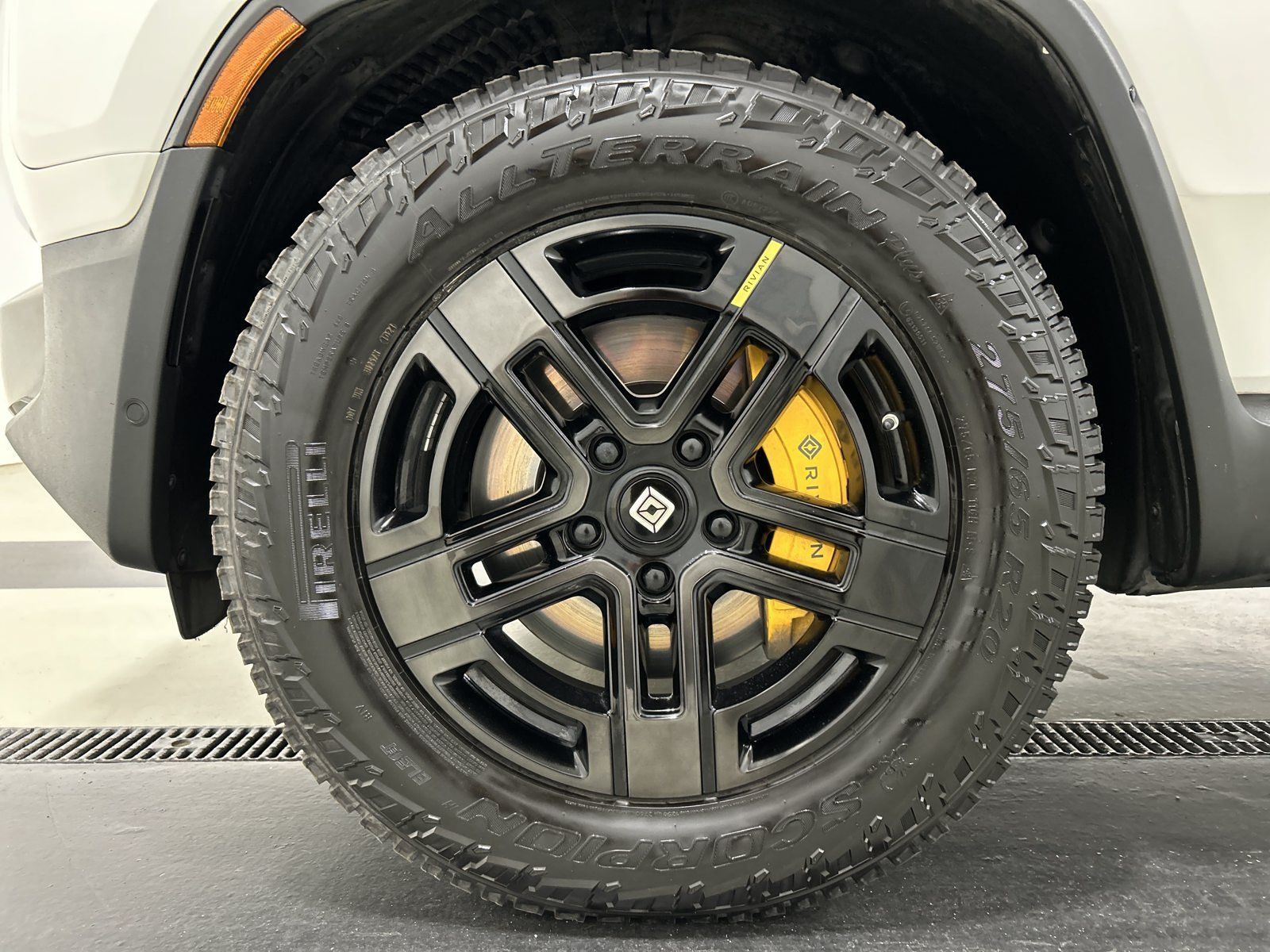 Used 2022 Rivian R1T Adventure AWD/4WD image 9