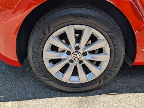 Used 2019 Volkswagen Beetle 2.0T S image 23