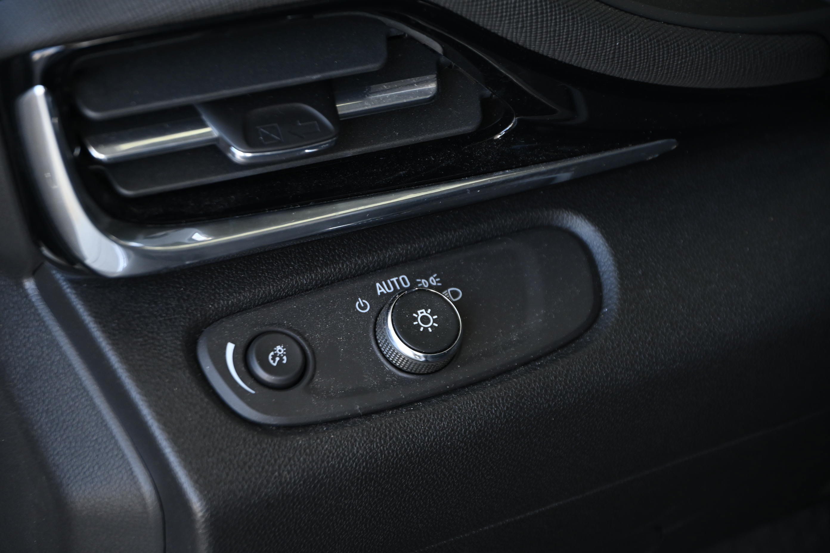 Used 2024 Buick Envista Avenir FWD image 25