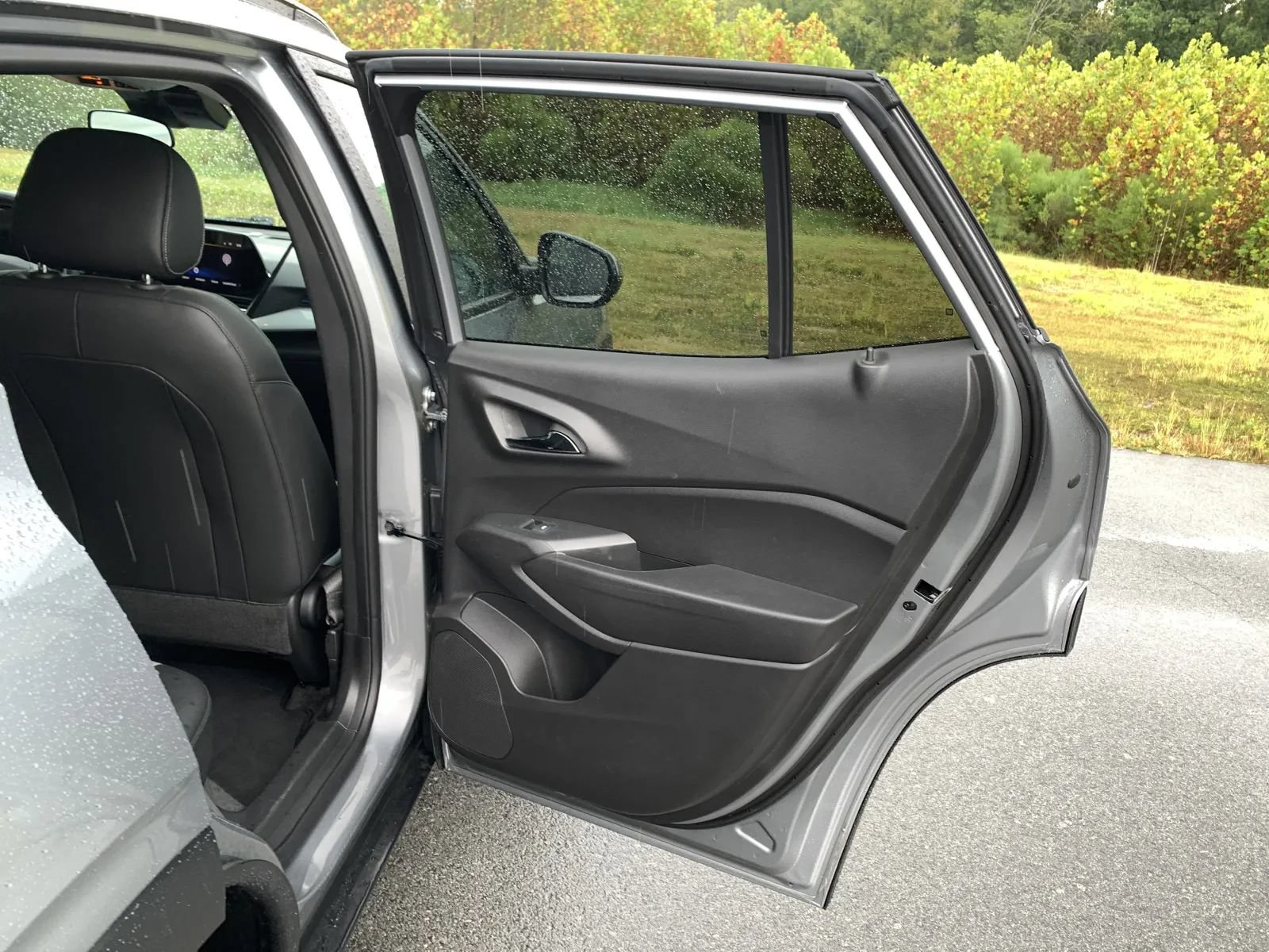 Used 2025 Chevrolet Trax LT FWD image 31