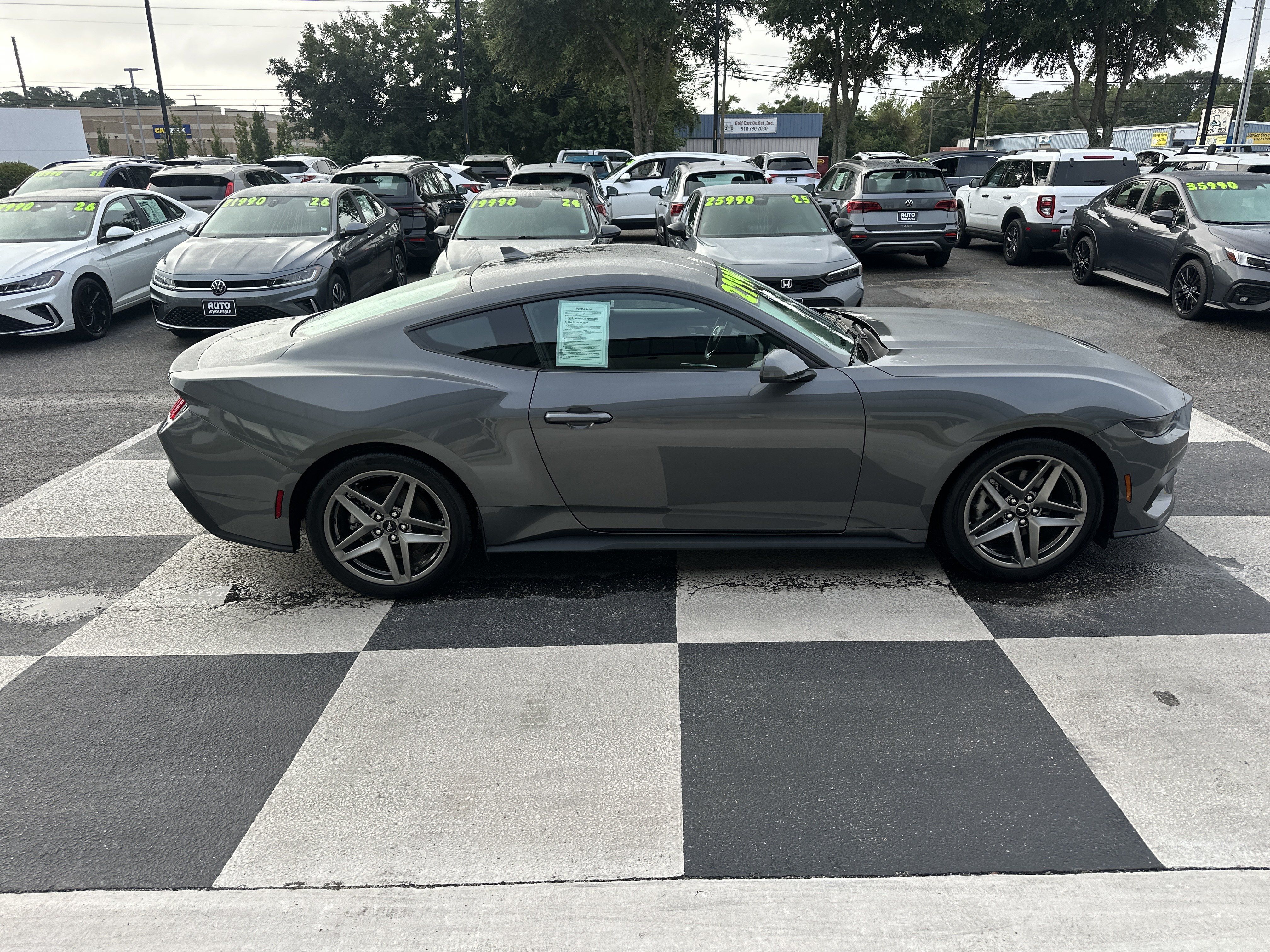 Used 2025 Ford Mustang Coupe RWD image 3