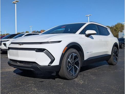 New 2026 Chevrolet Equinox EV LT image 3