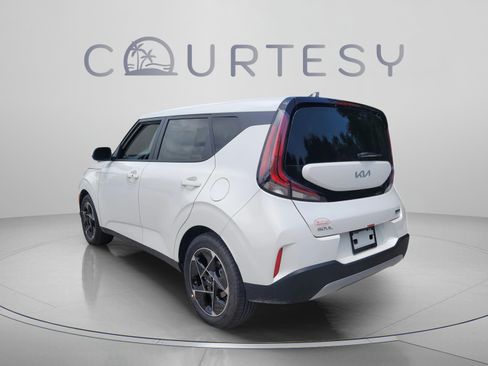 Certified 2025 Kia Soul EX FWD image 3