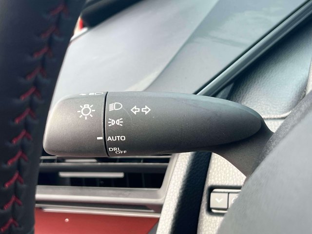 Used 2026 Toyota Prius Plug-In Hybrid FWD image 28