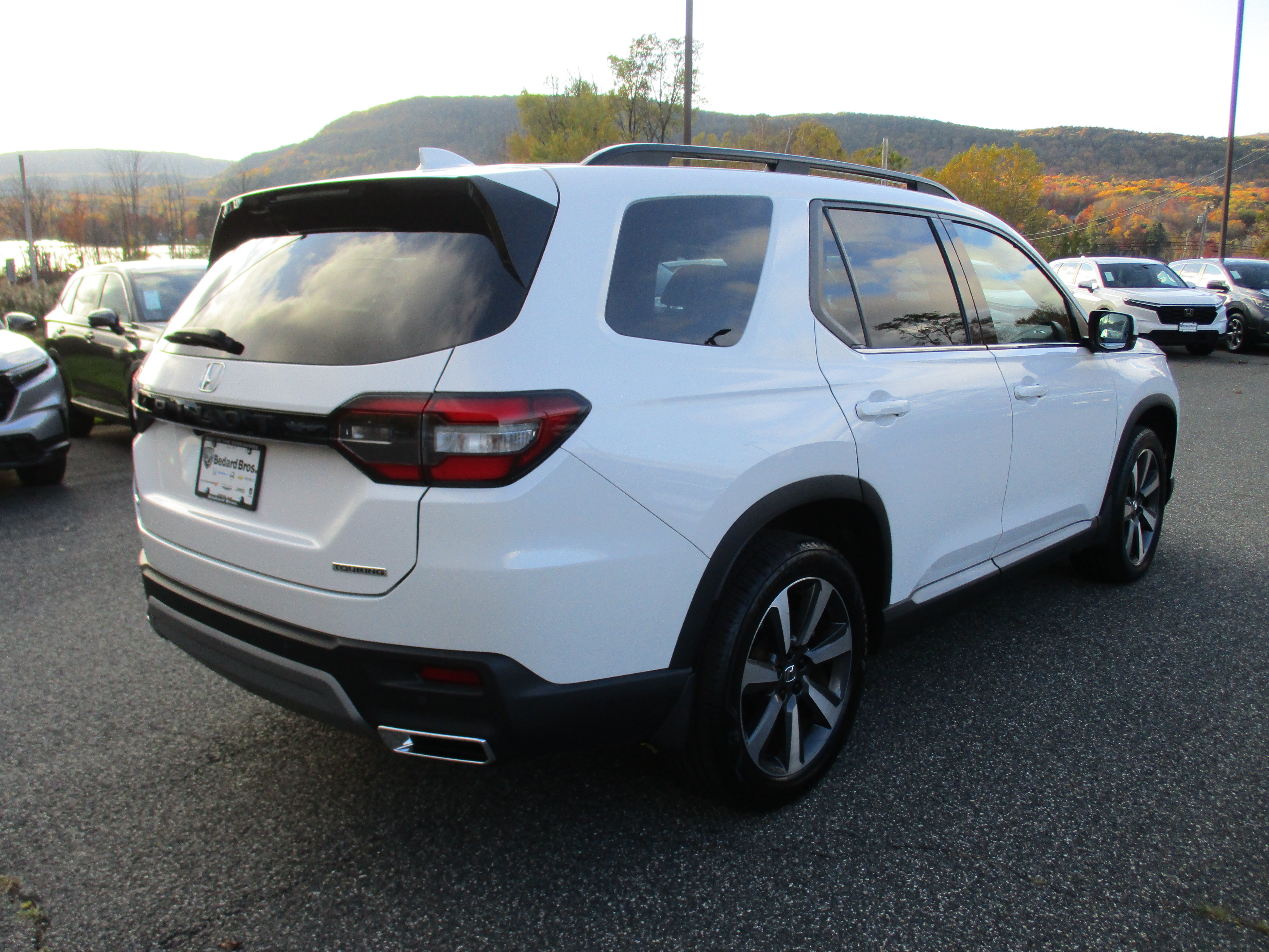 Certified 2024 Honda Pilot Touring image 5