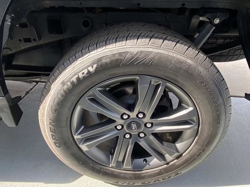 Used 2023 Ford F150 Lariat w/ Equipment Group 502A High image 9