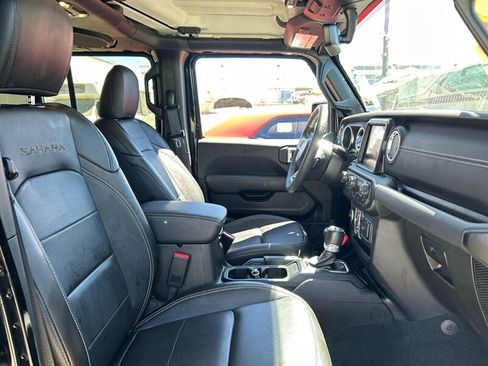 Used 2023 Jeep Wrangler Unlimited Sahara AWD/4WD image 39