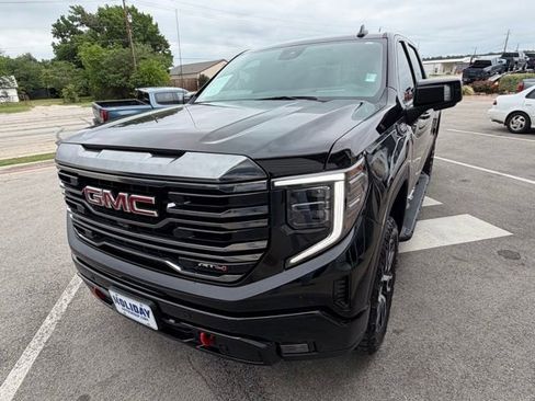 Used 2024 GMC Sierra 1500 AT4 w/ Technology Package AWD/4WD image 14