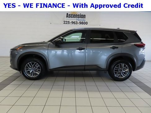 Used 2023 Nissan Rogue S image 3