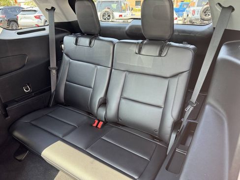 Used 2024 Ford Explorer Limited w/ Limited Technology Package AWD/4WD image 10