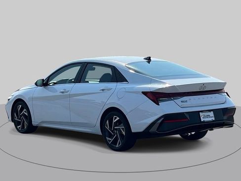Used 2024 Hyundai Elantra SEL w/ Convenience Package FWD image 6