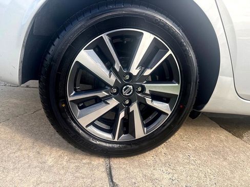 Used 2021 Nissan Versa SV image 33