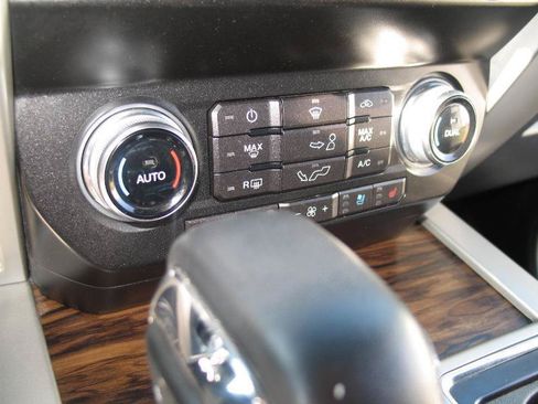 Used 2019 Ford F150 Lariat w/ Equipment Group 502A Luxury AWD/4WD image 43