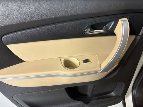 Used 2011 GMC Acadia SLT image 32