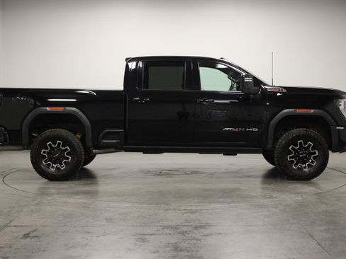 Used 2025 GMC Sierra 2500 AT4X AWD/4WD image 9