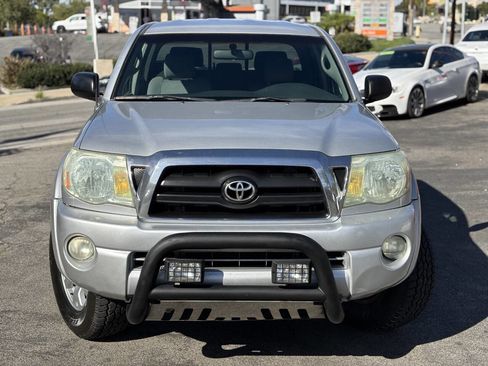 Used 2005 Toyota Tacoma PreRunner image 2