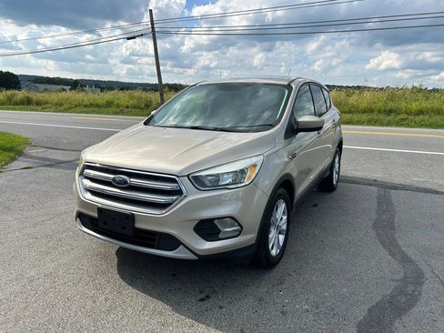 Used 2017 Ford Escape SE FWD image 4