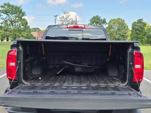 Used 2022 Chevrolet Colorado Z71 AWD/4WD image 32