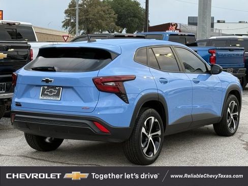 Used 2024 Chevrolet Trax RS w/ Sunroof Package FWD image 6