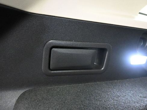 Used 2018 Cadillac XT5 Luxury image 48