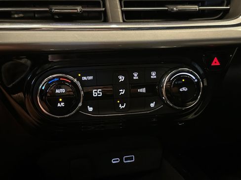 Used 2025 Chevrolet Trax LT w/ LT Convenience Package FWD image 14