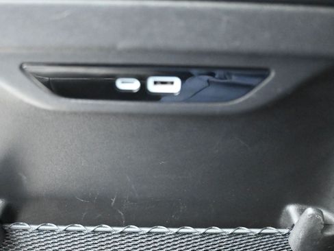 Used 2024 Chrysler Pacifica Touring-L FWD image 12