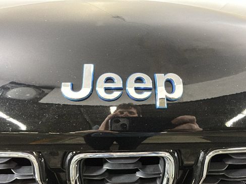 Used 2023 Jeep Grand Cherokee 4WD 4xe image 10