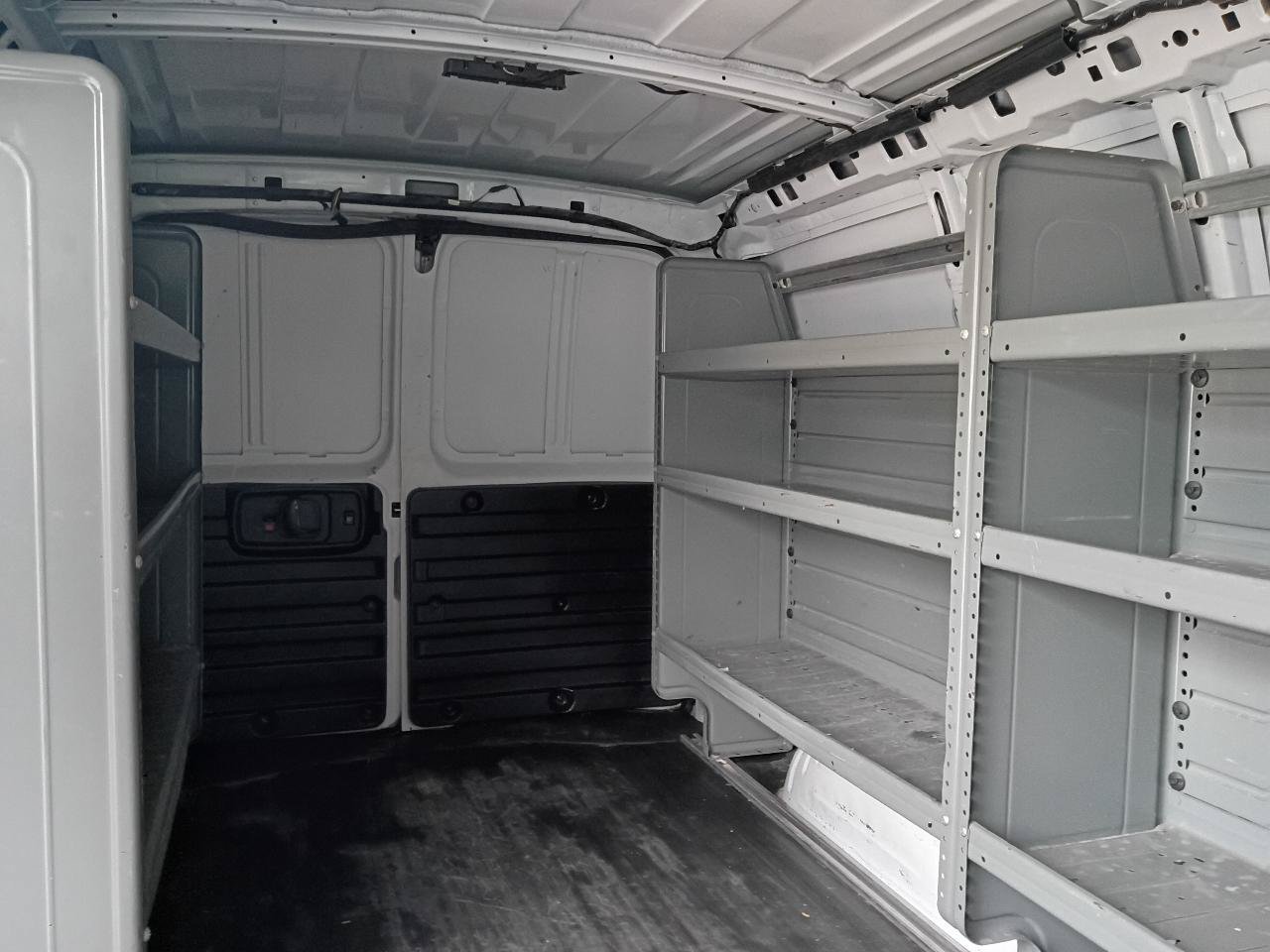 Used 2017 Chevrolet Express 2500 RWD image 21
